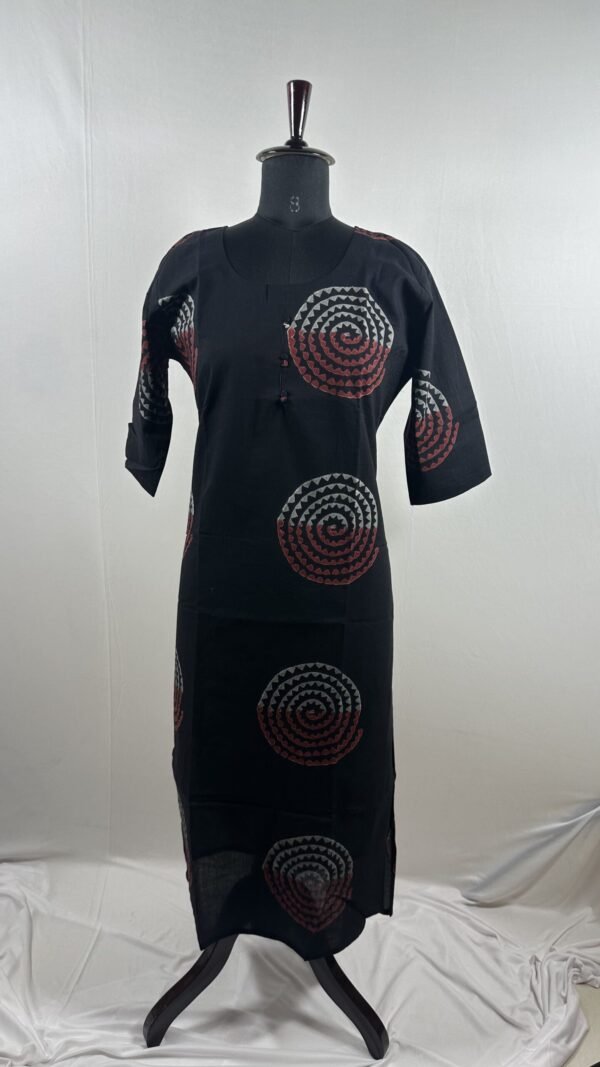 Black kurthi with circled gery and maroon pinted design